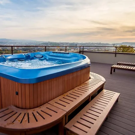 The Aviator - Jacuzzi & Panoramic View Aparthotel *