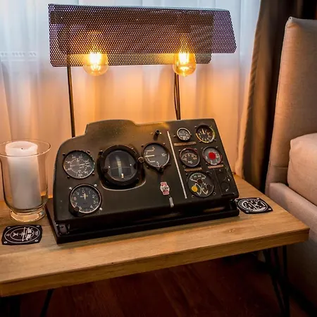 Aparthotel The Aviator - Jacuzzi & Panoramic View 4*