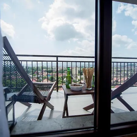 The Aviator - Jacuzzi & Panoramic View Aparthotel *