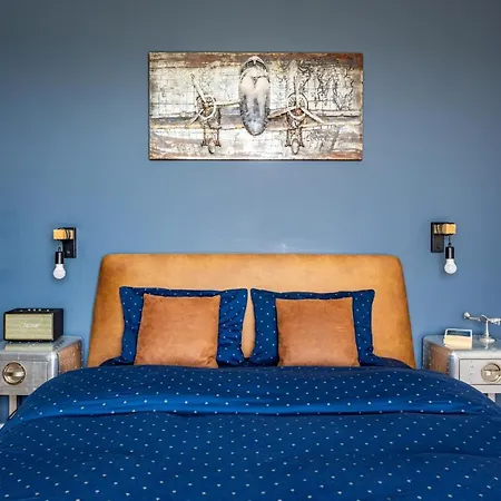 Aparthotel The Aviator - Jacuzzi & Panoramic View 4*